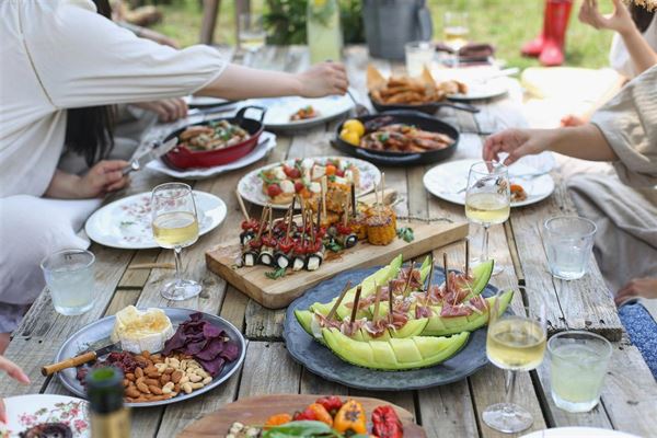 Arranger hygge til en familie grillfest