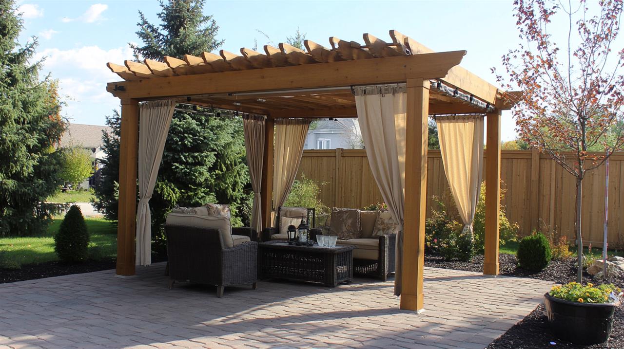 Pergola med skydetag - skab dit perfekte udendørsrum